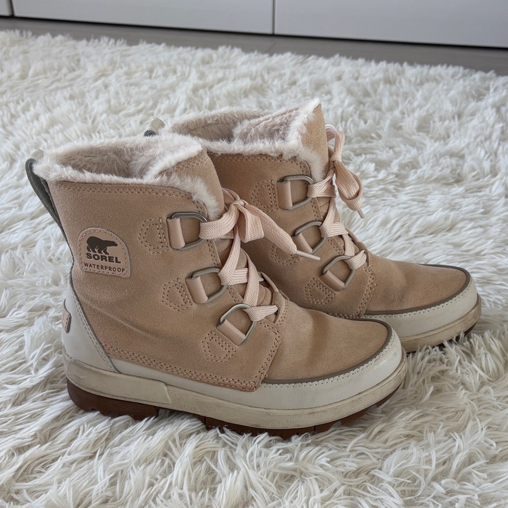 Sorel Women's Beige Water Proof Boots - Picture 1 of 3
